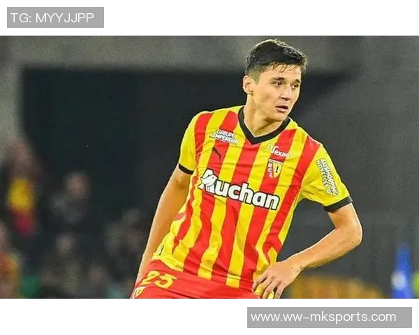 胡桑诺夫飞铲染红卡帅无奈21岁小将生涯135场迎来第二张红牌