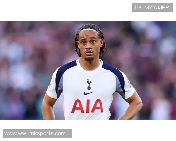 西蒙斯加盟热刺接过孙兴慜7号却17场未能破门引发热议