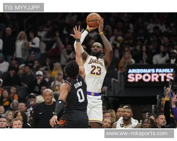 布克承认犯规认为詹姆斯未必能投中关键球