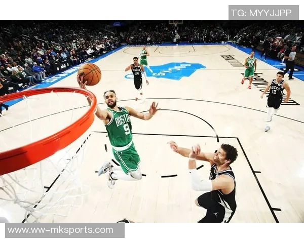 怀特分享与内线球员配合心得逐步磨合中收获乐趣与共同进步 怀特分享与内线球员配合心得逐步磨合中收获乐趣与共同进步